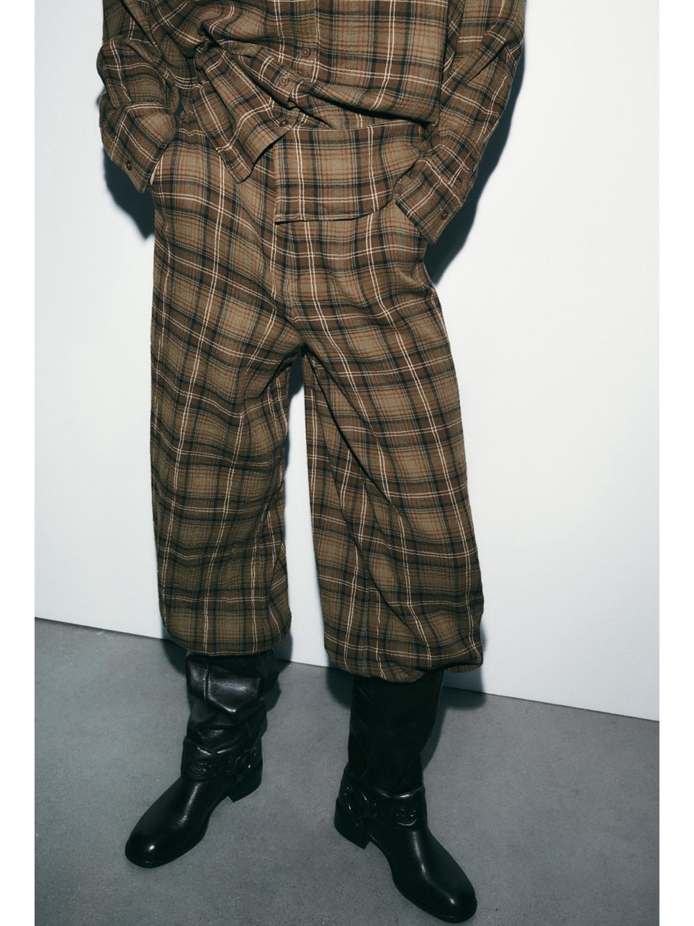 Zara Plaid Mid Rise Pants in Olive and Brown Size Medium